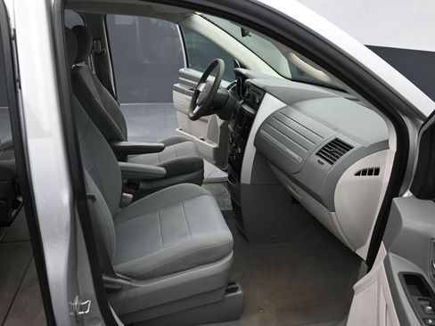 Used 2010 Dodge Grand Caravan SE w/ Climate Group FWD image 26