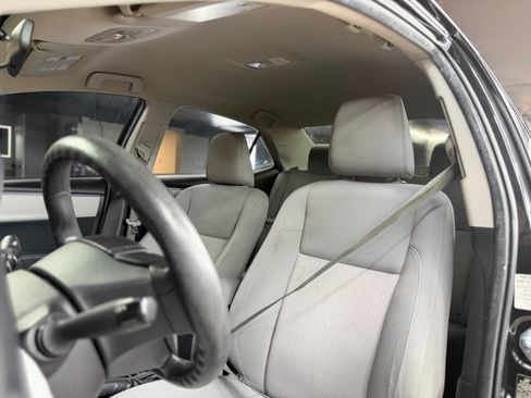 Used 2015 Toyota Corolla LE FWD image 15