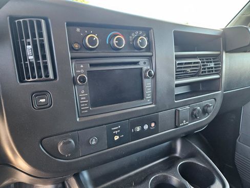 Used 2017 Chevrolet Express 3500 Extended RWD image 9