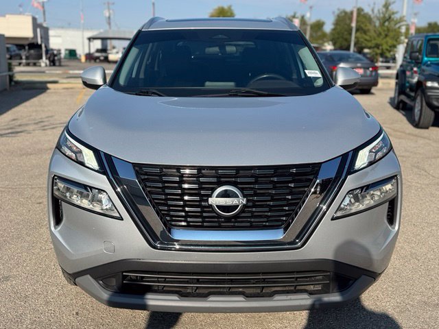 Used 2022 Nissan Rogue SV w/ SV Premium Package FWD image 2