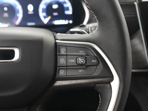 Used 2024 Jeep Grand Cherokee L Limited AWD/4WD image 26