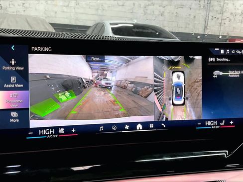 Used 2025 BMW i5 eDrive40i w/ Premium Package image 23