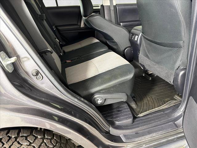 Used 2018 Toyota 4Runner SR5 AWD/4WD image 15