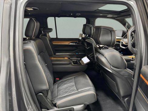 Used 2022 Jeep Grand Wagoneer Series III w/ Rear Seat Video Group 1 image 12