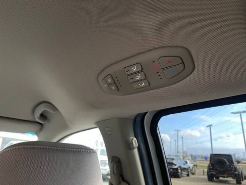 Used 2021 Kia Sedona LX image 30