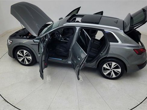 Used 2024 Audi Q8 e-tron Premium image 86