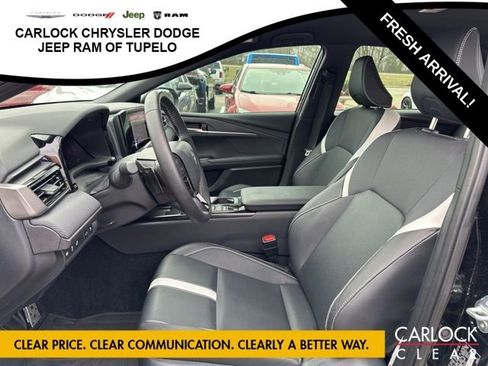 Used 2025 Toyota Camry SE image 11