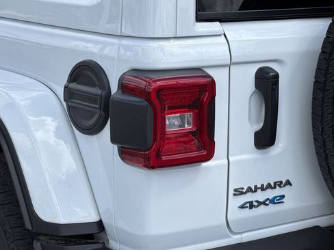 Used 2025 Jeep Wrangler Unlimited Sahara w/ Safety Group image 33