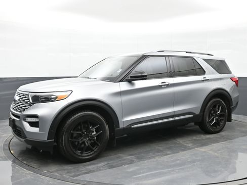Used 2020 Ford Explorer Platinum w/ Premium Technology Package image 4