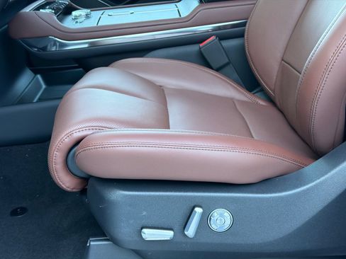 New 2026 Lincoln Navigator L Reserve AWD/4WD image 18