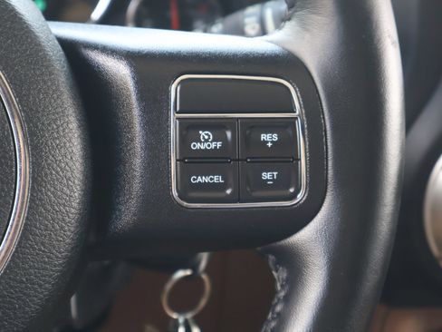 Used 2017 Jeep Wrangler Unlimited Sahara w/ Connectivity Group AWD/4WD image 18