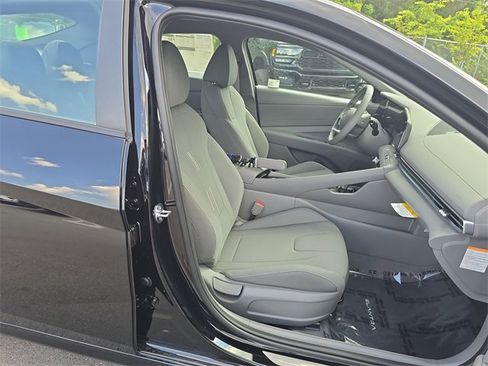 New 2025 Hyundai Elantra SEL image 23