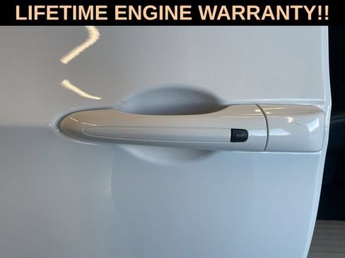 Used 2024 Chrysler Pacifica Touring-L FWD image 34