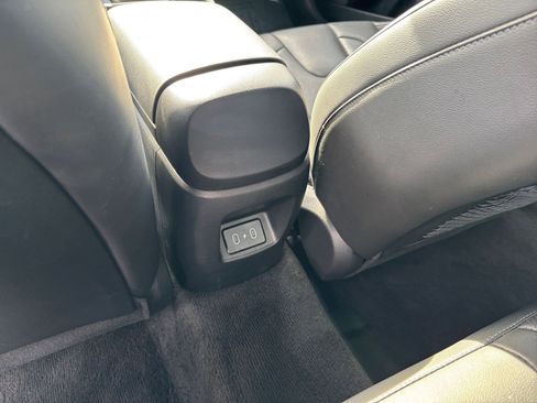 Used 2025 Hyundai Elantra Limited image 24