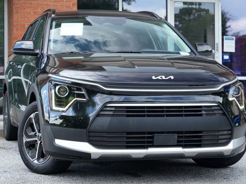Used 2025 Kia Niro EX FWD image 2