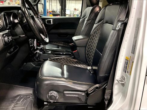 Used 2022 Jeep Wrangler Unlimited Sahara image 9