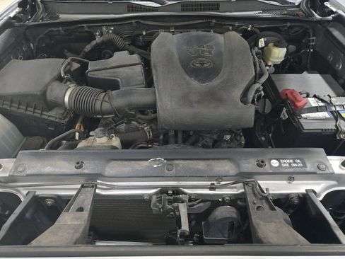 Used 2018 Toyota Tacoma SR5 image 16