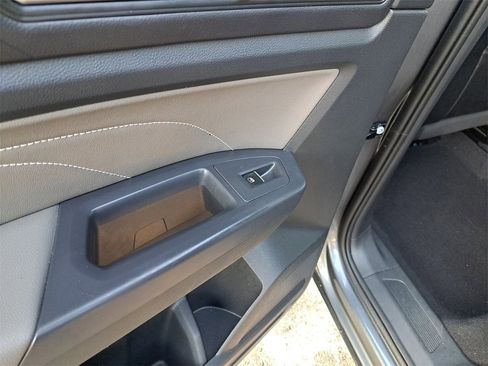 Certified 2021 Volkswagen Atlas SE image 12