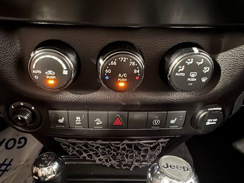 Used 2018 Jeep Wrangler Unlimited Sahara AWD/4WD image 32