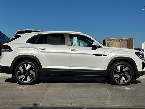 New 2026 Volkswagen Atlas Cross Sport SE image 4