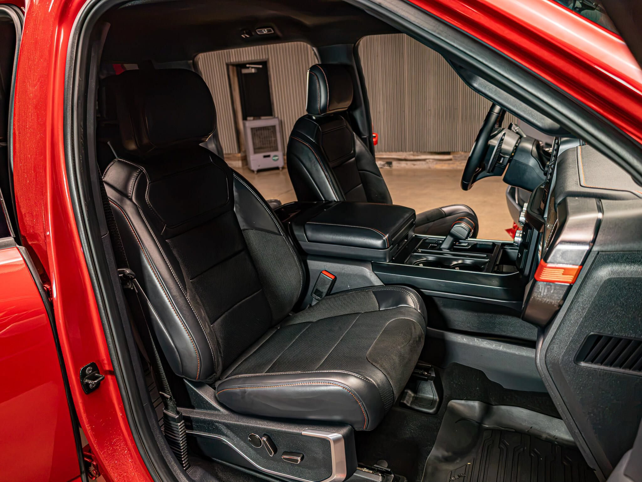 Used 2025 Ford F150 Raptor AWD/4WD image 26
