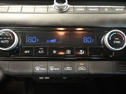 Used 2024 Hyundai Elantra SEL image 13