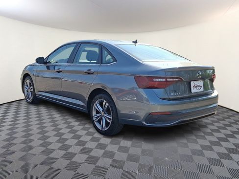 Used 2024 Volkswagen Jetta SE FWD image 4