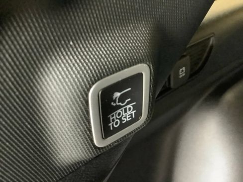 Used 2023 Jeep Grand Cherokee Altitude AWD/4WD image 18