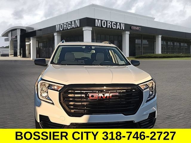 New 2024 GMC Terrain SLE w/ Driver Convenience Package FWD image 2