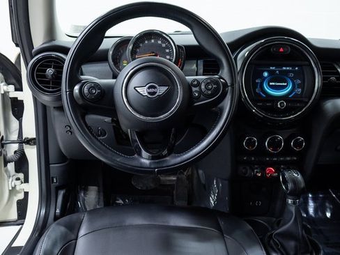 Used 2018 MINI Cooper 2-Door Hardtop image 3