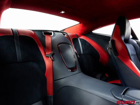 Used 2024 Aston Martin DB12 Coupe image 36