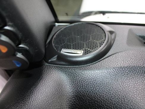 Used 2015 Jeep Wrangler Unlimited Rubicon w/ Connectivity Group AWD/4WD image 33