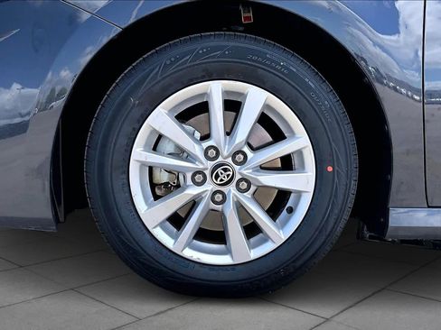 Used 2025 Toyota Camry LE FWD image 11