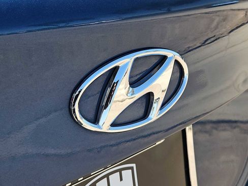 Used 2014 Hyundai Elantra SE image 11