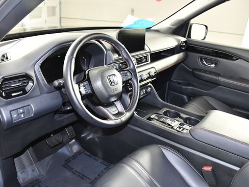 Certified 2025 Honda Pilot TrailSport image 2