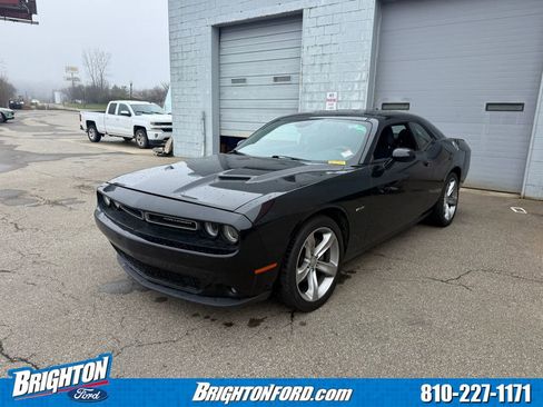 Used 2015 Dodge Challenger R/T w/ Quick Order Package 28B R/T RWD image 3