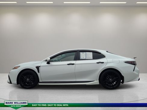Used 2022 Toyota Camry XSE FWD image 7