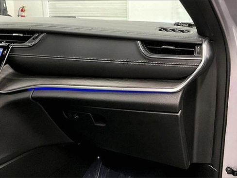 Used 2022 Jeep Grand Cherokee Overland image 15