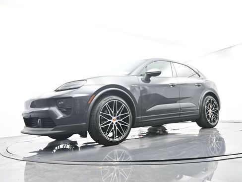 Used 2026 Porsche Macan Electric RWD image 42