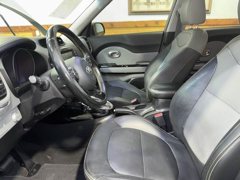 Used 2016 Kia Soul + w/ Primo Package FWD image 17