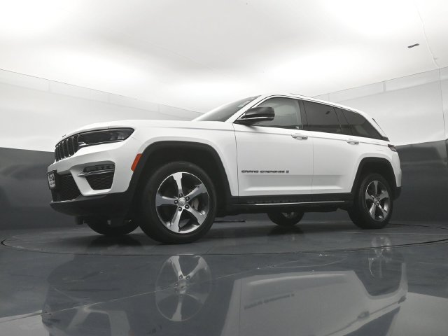 Used 2023 Jeep Grand Cherokee Limited AWD/4WD image 20