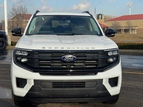 New 2026 Ford Expedition Active image 2