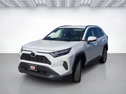 Used 2025 Toyota RAV4 XLE AWD/4WD image 8