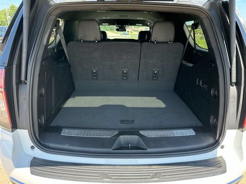 Used 2024 Chevrolet Suburban Premier RWD image 25