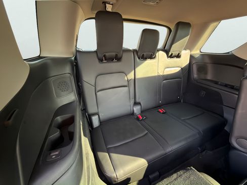 Used 2025 Nissan Pathfinder Platinum FWD image 91