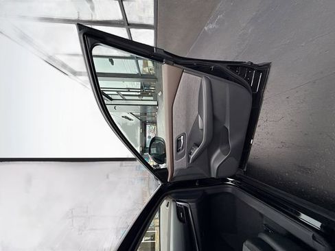 Used 2023 Nissan Rogue SV image 17