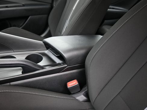 Certified 2025 Hyundai Elantra Sport image 14