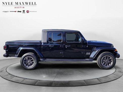 Used 2023 Jeep Gladiator Overland w/ Cold Weather Group image 17