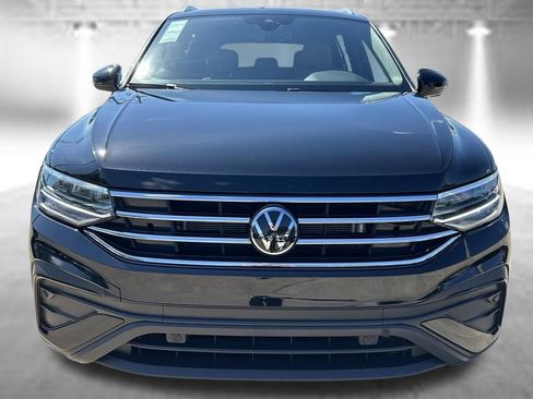 Certified 2024 Volkswagen Tiguan SE FWD image 8