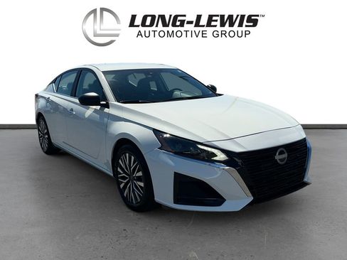 Used 2025 Nissan Altima 2.5 SV FWD image 10